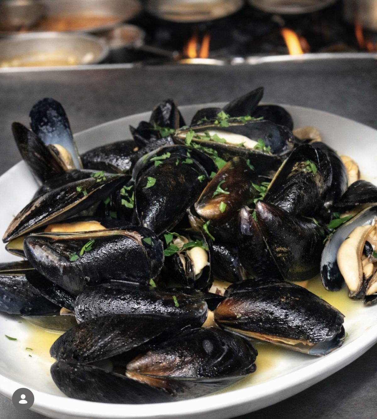 Mussels in white wine and garlic